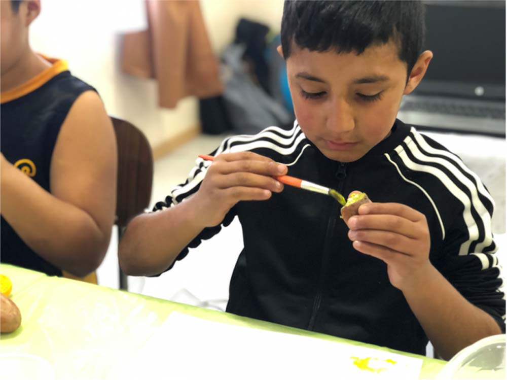 Niño participando en un Taller Descubre